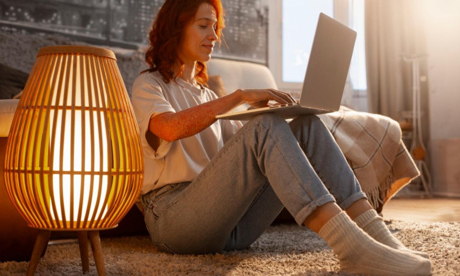 Séance de formation en gestion du stress financier avec participants engagés